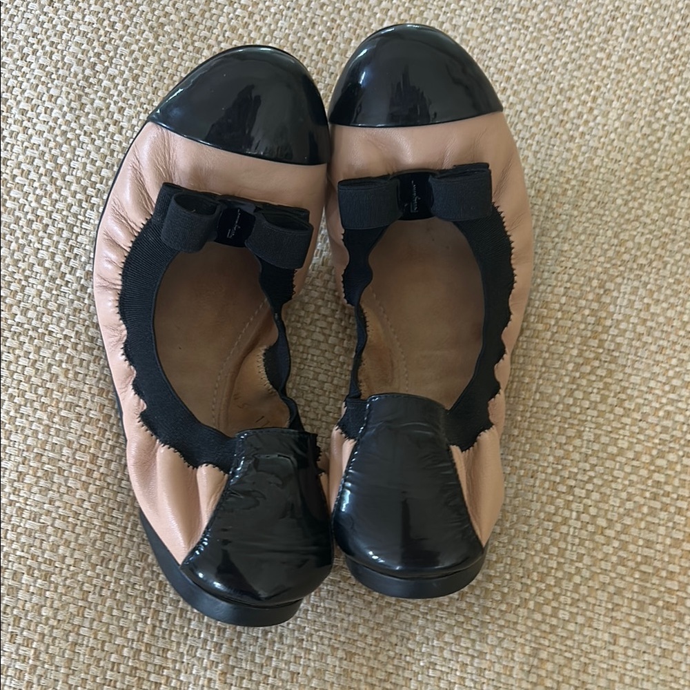Stylish Black and Tan Women's Flats